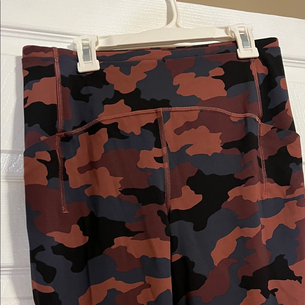 Lululemon swift speed high rise -24 inch -camo Smokey red - Picture 8 of 12
